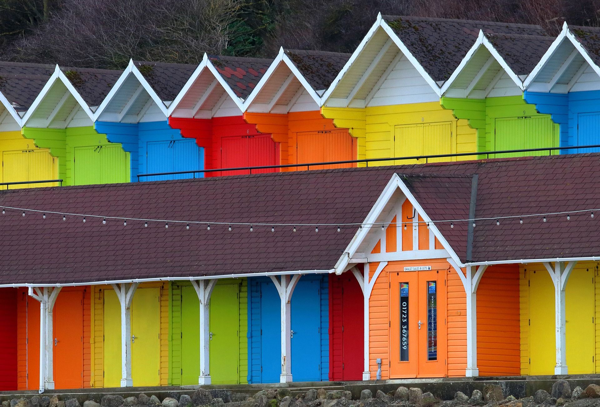 colourful-rainbow-beach-huts-in-british-seaside-resort-scarborough-england-uk