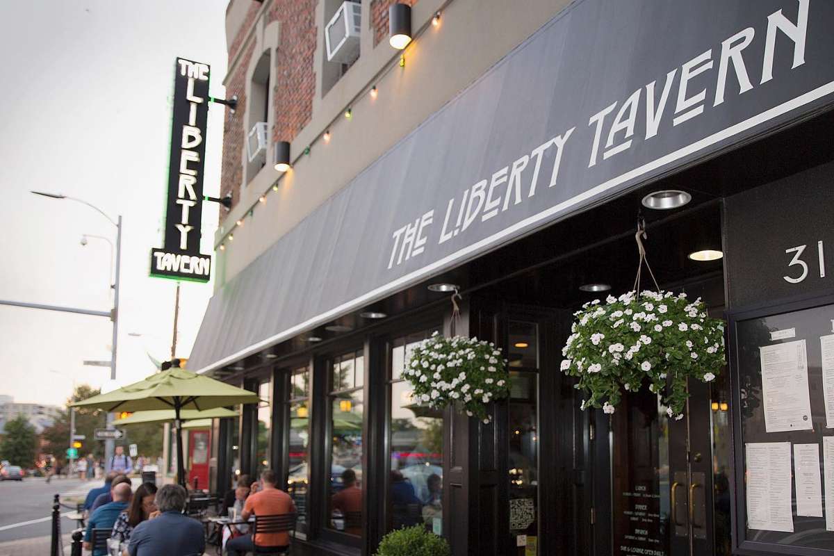 exterior-of-the-liberty-tavern-in-the-daytime