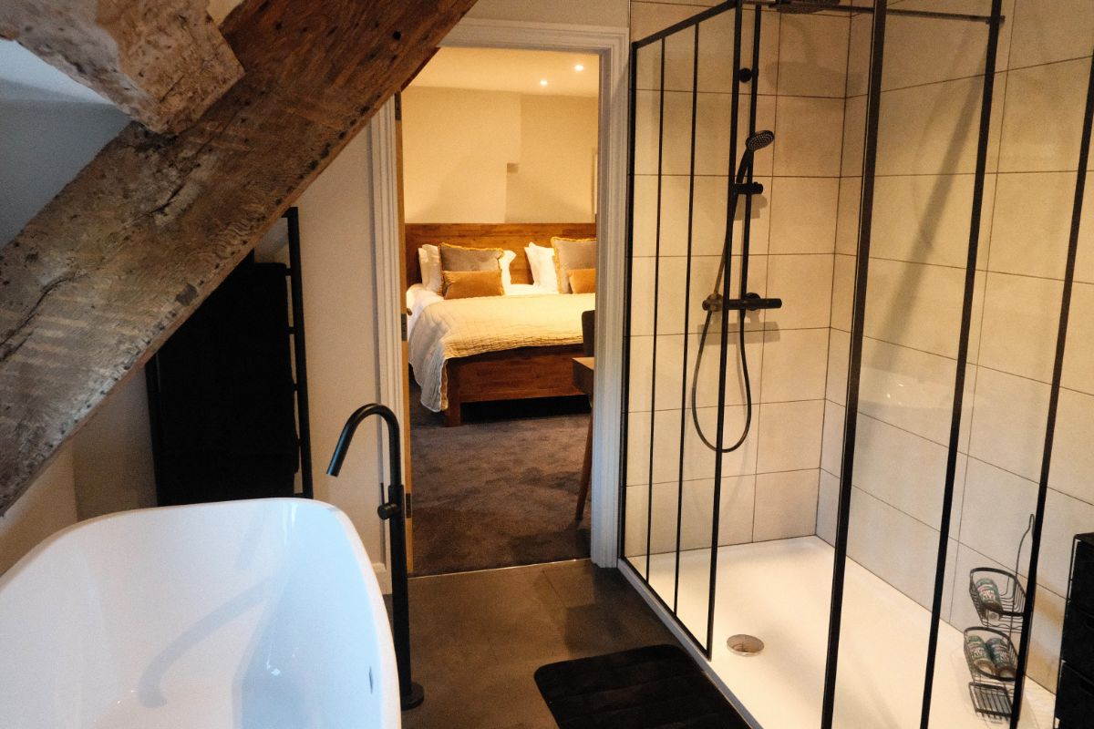 bath-shower-and-bed-inside-the-loft-at-goytre-hall