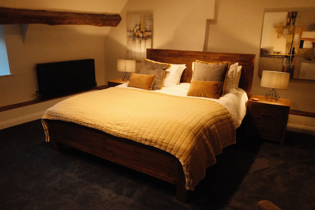 super-king-size-bed-in-bedroom-of-the-loft-at-goytre-hall